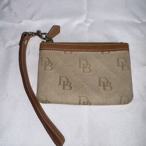 Dooney & Bourke Signature Khaki Light Tan Zip Top Wristlet Coin Purse Keychain